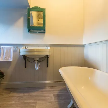 Cleo Gallery 肯梅尔