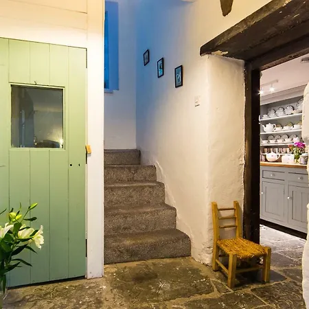Cleo Gallery